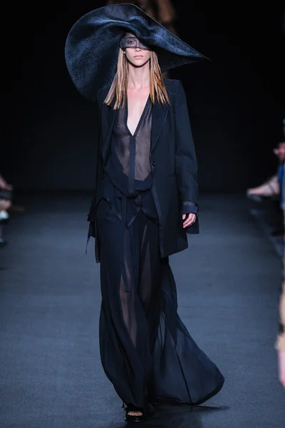 Look 27